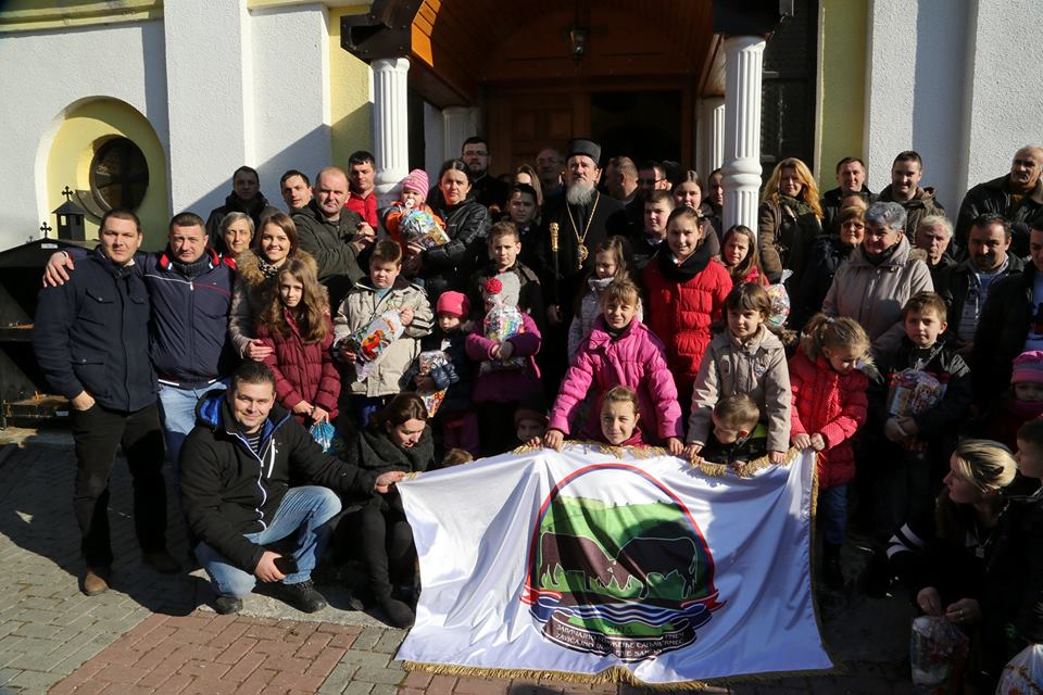 SVETOSAVSKA DODJELA PAKETIĆA U SANSKOM MOSTU 2016 SVETOSAVSKA DODJELA PAKETIĆA U SANSKOM MOSTU 2016